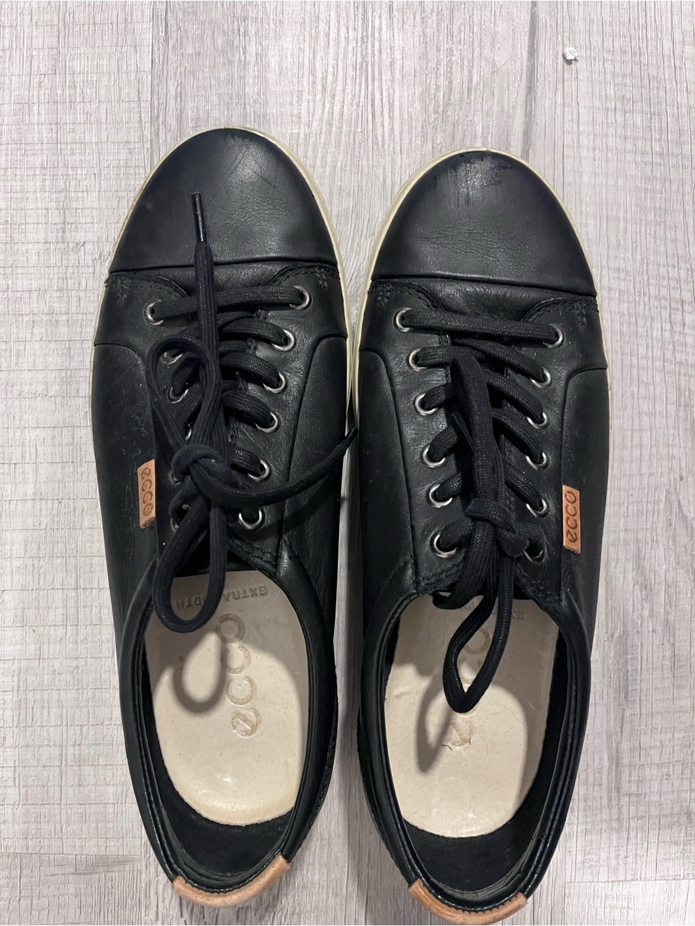 Ecco Men's Black Leather Low-Top Lace Sneakers with Tan Accents